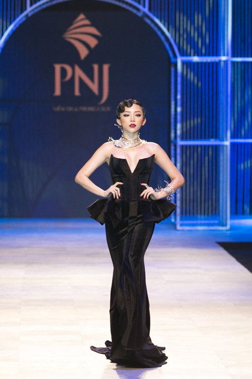 Tóc Tiên “thiêu đốt” ánh nhìn trong lần đầu catwalk - 2