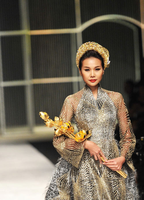 Tóc Tiên “thiêu đốt” ánh nhìn trong lần đầu catwalk - 5