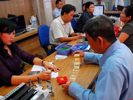 ‘Kéo’ vàng ra khỏi két dân - 1