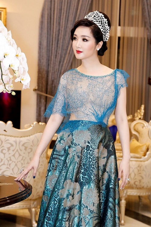 HH Giáng My, Chi Pu diện váy voan mỏng tang phô ngực đầy - 2