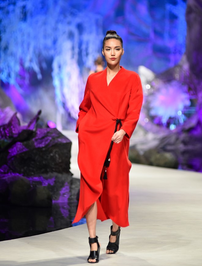 HH Giáng My, Chi Pu diện váy voan mỏng tang phô ngực đầy - 8