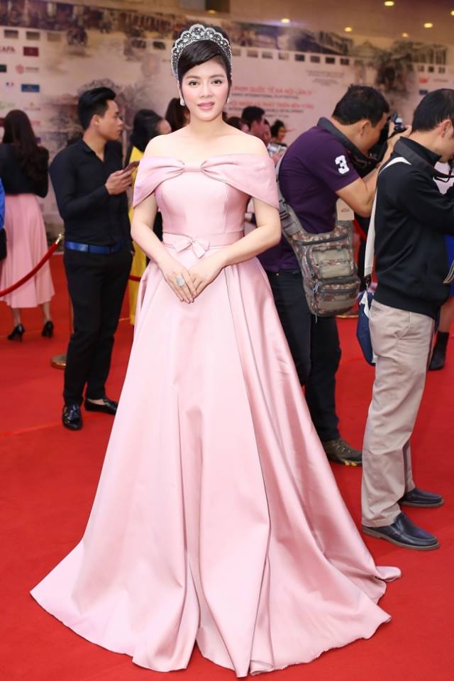 HH Giáng My, Chi Pu diện váy voan mỏng tang phô ngực đầy - 6