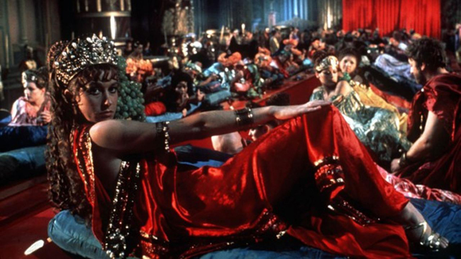 Nội dung liên quan tới bạo lực và tình dục trong Caligula (1979) khiến phim bị cấm chiếu vĩnh viễn tại một số nước như Úc, Canada.