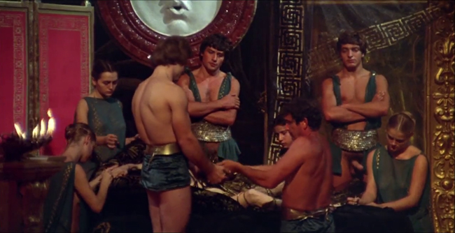 Ngoài ra, Caligula còn là một trong những bộ phim nóng có doanh thu cao nhất được sản xuất độc lập.