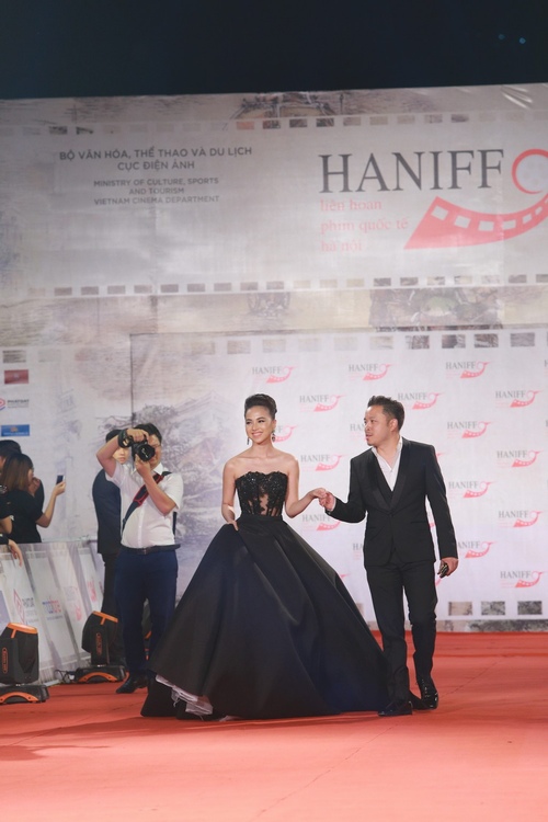 Midu, Nam Em đẹp lộng lẫy trên thảm đỏ Hà Thành - 8