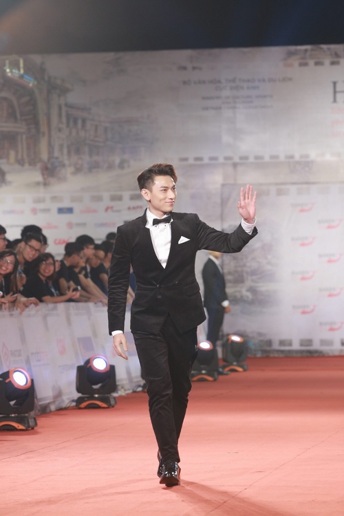 Midu, Nam Em đẹp lộng lẫy trên thảm đỏ Hà Thành - 6