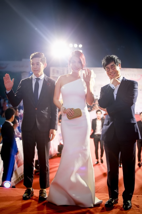 Midu, Nam Em đẹp lộng lẫy trên thảm đỏ Hà Thành - 11