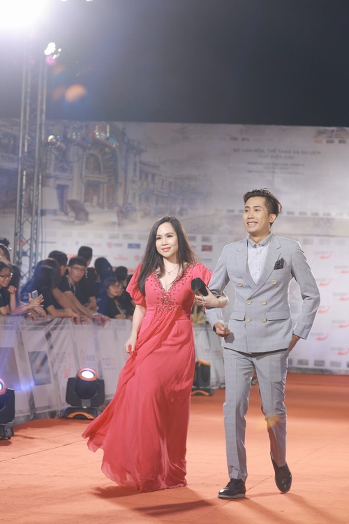 Midu, Nam Em đẹp lộng lẫy trên thảm đỏ Hà Thành - 5