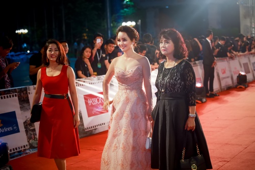 Midu, Nam Em đẹp lộng lẫy trên thảm đỏ Hà Thành - 8