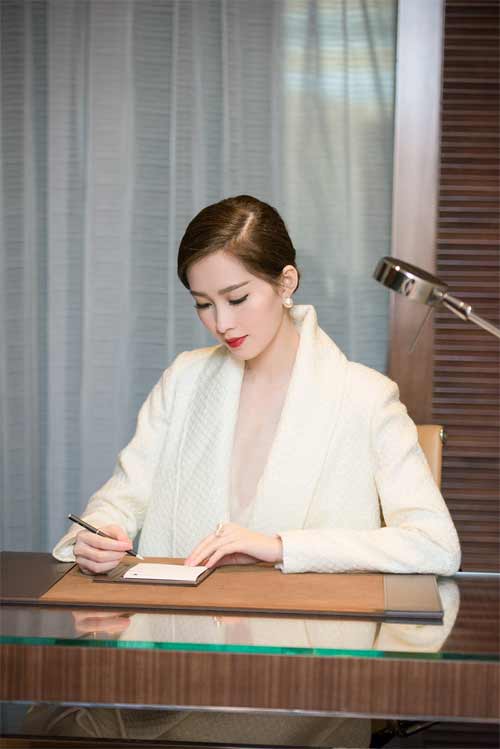 Váy áo khiến mỹ nữ Việt bị hiểu nhầm hở hang - 2