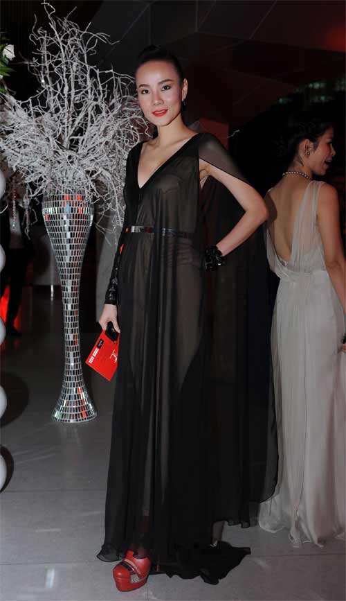 Váy áo khiến mỹ nữ Việt bị hiểu nhầm hở hang - 8