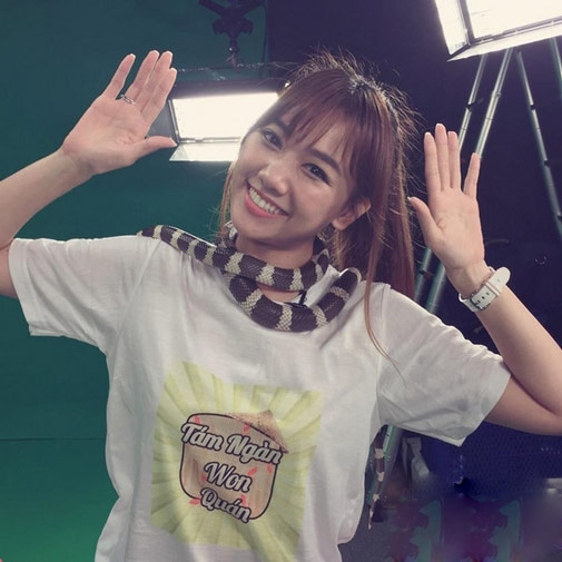 Mỹ nhân Việt "khóc thét" vì màn diễn với rắn - 1