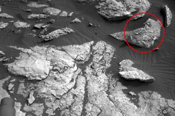 Phát hiện “xác người phụ nữ” nằm dài trên sao Hỏa - 1