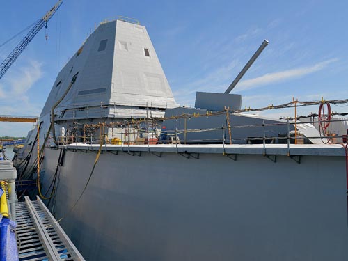 Siêu khu trục hạm Zumwalt Mỹ ra khơi với vũ khí vô dụng - 2