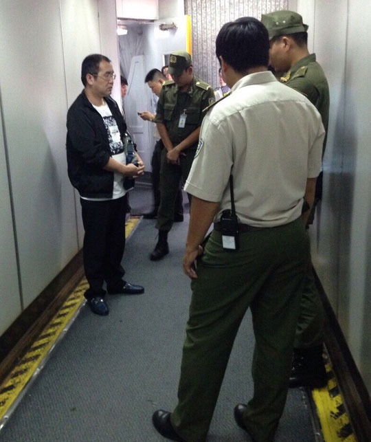 Bắt quả tang khách TQ ăn cắp trên chuyến bay TP HCM-Hà Nội - 1