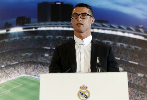 Sau hợp đồng tỷ đô, Ronaldo có thêm hợp đồng tỷ bảng - 2