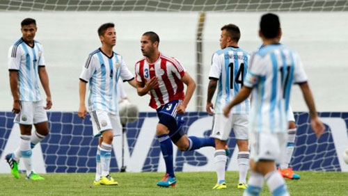 Messi thăng hoa ở Barca, nhưng khó cứu Argentina - 1