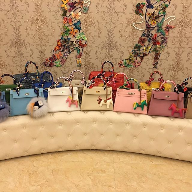 Choáng ngợp với tủ đồ hiệu tiền tỷ của mỹ nhân Lý Nhã Kỳ - 10