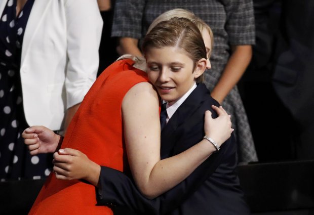 Cậu út nhà Donald Trump mới 10 tuổi đã ra dáng soái ca - 3