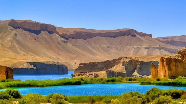 Những hồ nước màu xanh da trời tuyệt đẹp này nằm trong vườn quốc gia duy nhất Band-e Amir ở Afghanistan. Mặc dù vậy, nhiều quốc gia phương Tây khuyến cáo công dân của họ không nên du lịch tới quốc gia Trung Đông này.
