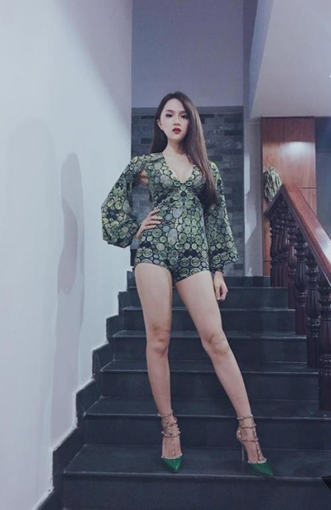 Hương Giang Idol là một trong những ca sĩ có thân hình nóng bỏng nhất nhì showbiz Việt.