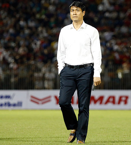 HLV Hữu Thắng hành động bất ngờ khiến đội Nhật vị nể - 1
