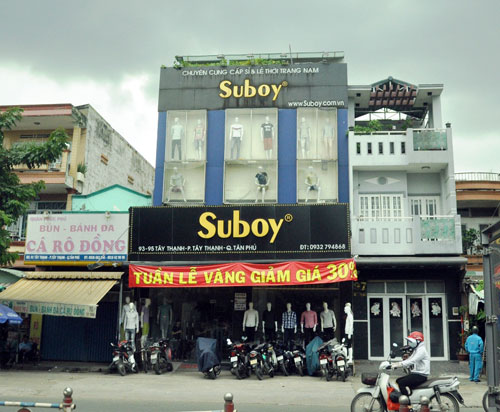 Biển quảng cáo 'khủng' bịt kín mặt tiền giăng khắp SG - 8