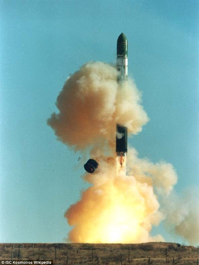 Anh lần đầu triển khai tên lửa tầm xa tới biên giới Nga - 1