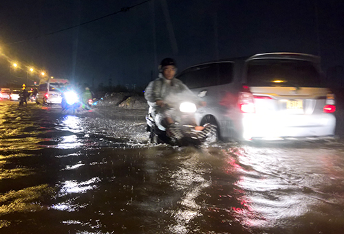 TP.HCM: Nhiều tuyến đường lại sắp bị ngập dù không mưa - 1