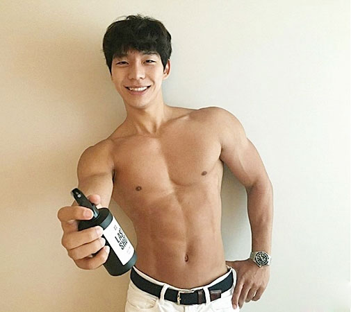 Chàng lính cứu hỏa "đẹp như Bi Rain" khiến chị em sôi sục - 12