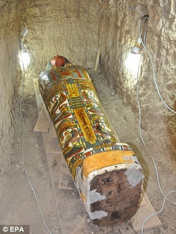 Thousand-year-old Egyptian mummy found intact - 1