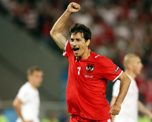 Ông lão "nhả đạn" ở giải lớn: Gọi tên Giggs, Totti - 2