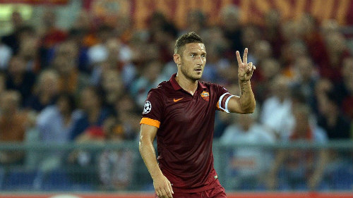 Ông lão "nhả đạn" ở giải lớn: Gọi tên Giggs, Totti - 4