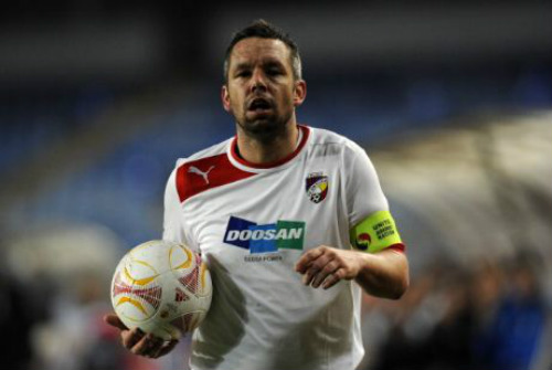 Ông lão "nhả đạn" ở giải lớn: Gọi tên Giggs, Totti - 5