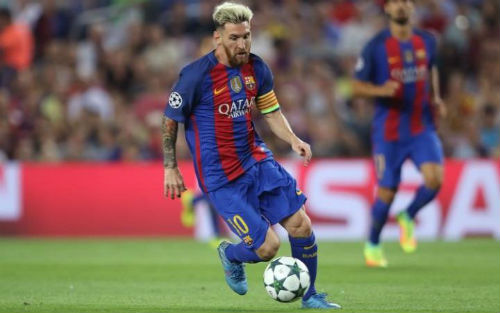 Barca sắp "trói chân" Messi, lương cao hơn Ronaldo? - 1