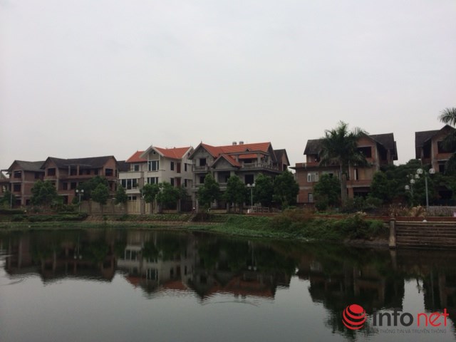 HN: Biệt thự “bỏ hoang” mất giá, rao bán dưới 40 triệu đồng/m2 - 10