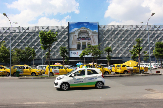 Sân bay Tân Sơn Nhất có nhà xe “5 sao” - 4