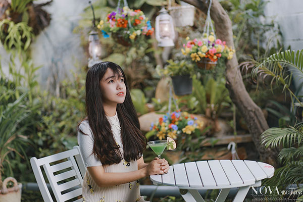 Thiếu nữ Sài thành có đôi mắt buồn thay đổi chóng mặt - 4