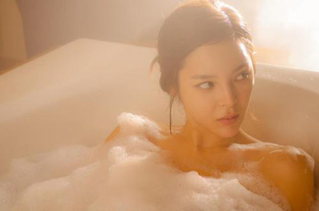 Những cảnh phim gợi cảm được Park Shi Yeon thể hiện thành thục. Cô cũng rất biết cách diễn xuất bằng ánh mắt hơn là cơ thể.