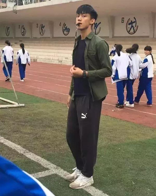 Thầy giáo thể dục điển trai như Trần Quán Hy - 1