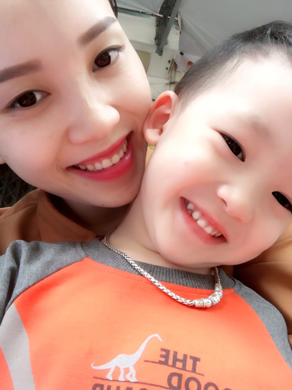 Bé trai 3 tuổi nói tiếng Anh sõi hơn tiếng Việt - 4