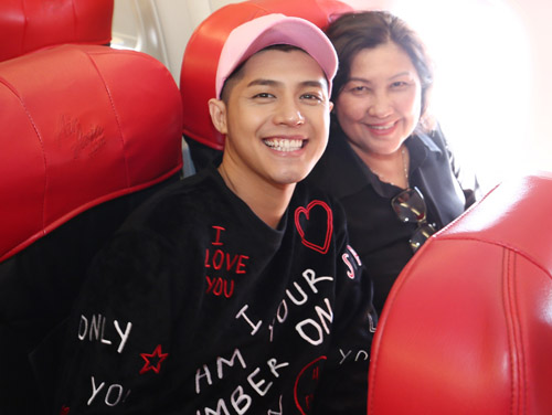 Noo Phước Thịnh đưa mẹ du ngoạn xứ chùa vàng - 3