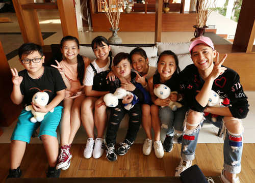 Noo Phước Thịnh đưa mẹ du ngoạn xứ chùa vàng - 7