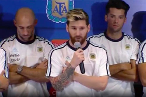 Argentina thắng lớn, Messi khiến báo chí bàng hoàng - 1