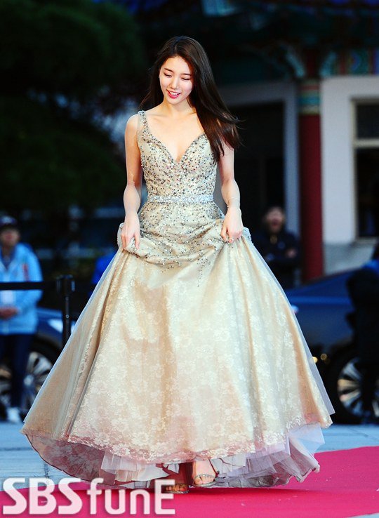 Chi Pu xinh như công chúa, được báo Hàn hết lời ca ngợi - 8