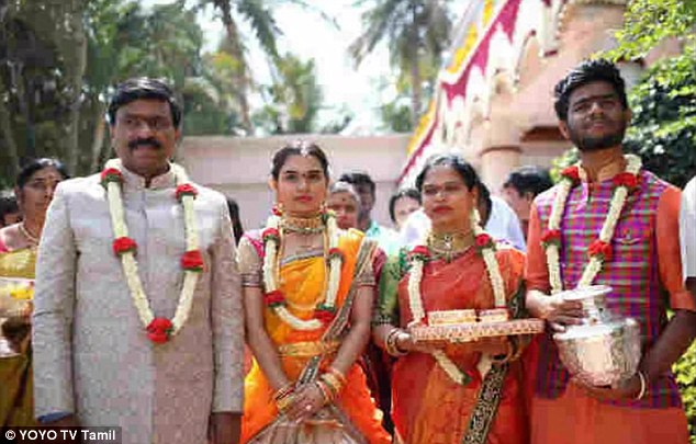 Cựu quan tham Ấn Độ làm đám cưới nghìn tỷ cho con gái - 1
