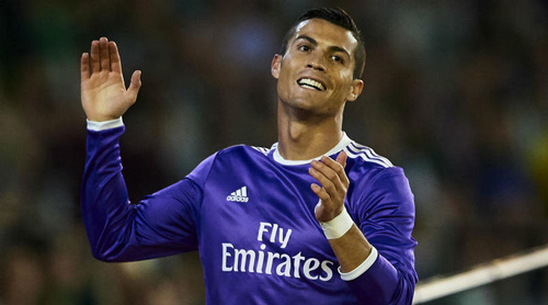 Ronaldo không đủ sức 1 chọi 5, vẫn có thể ghi 40 bàn/mùa - 1