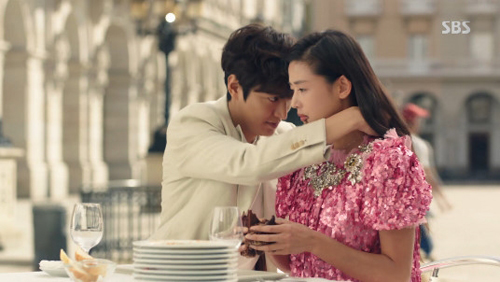 Vừa ra mắt, phim của Lee Min Ho đã vượt Hậu duệ mặt trời - 5