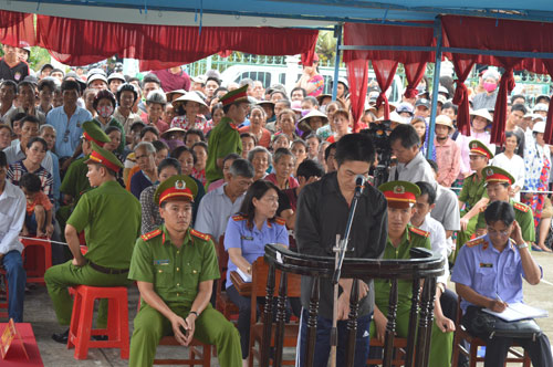 &#34;Yêu râu xanh&#34; giết bé gái 7 tuổi, giấu xác ở lu nước - 3