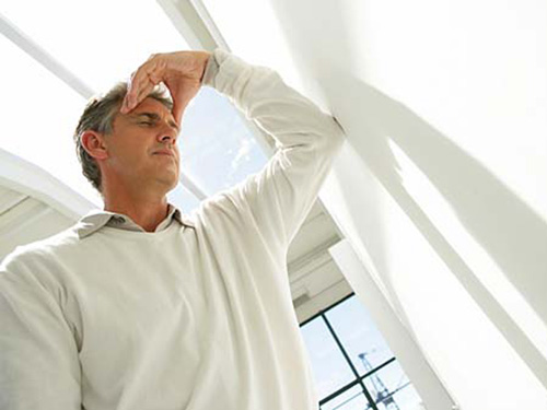 Chứng mất ngủ ở người cao huyết áp: Phải trị đúng cách - 1